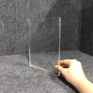 Kệ Mica treo tường A5 đứng ngăn chứa giấy rộng 05mm