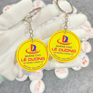 In móc khóa mica cho công ty quảng cáo tặng Khách hàng